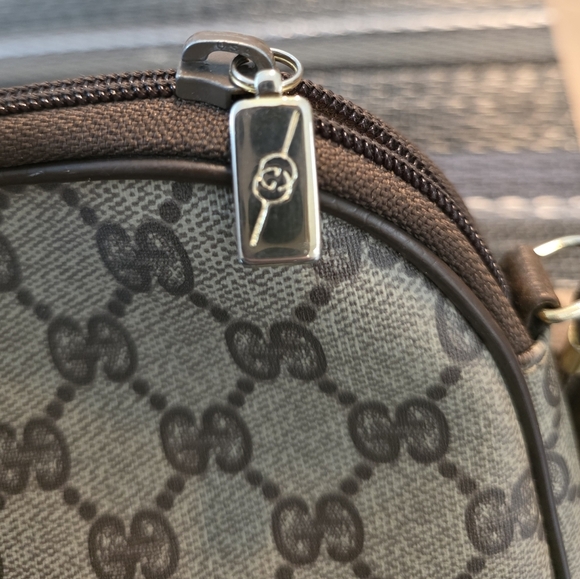 VINTAGE GUCCI BROWN HANDBAG PURSE AUTHENTICITY GUARANTEED WITH DUST BAG - Picture 2 of 15